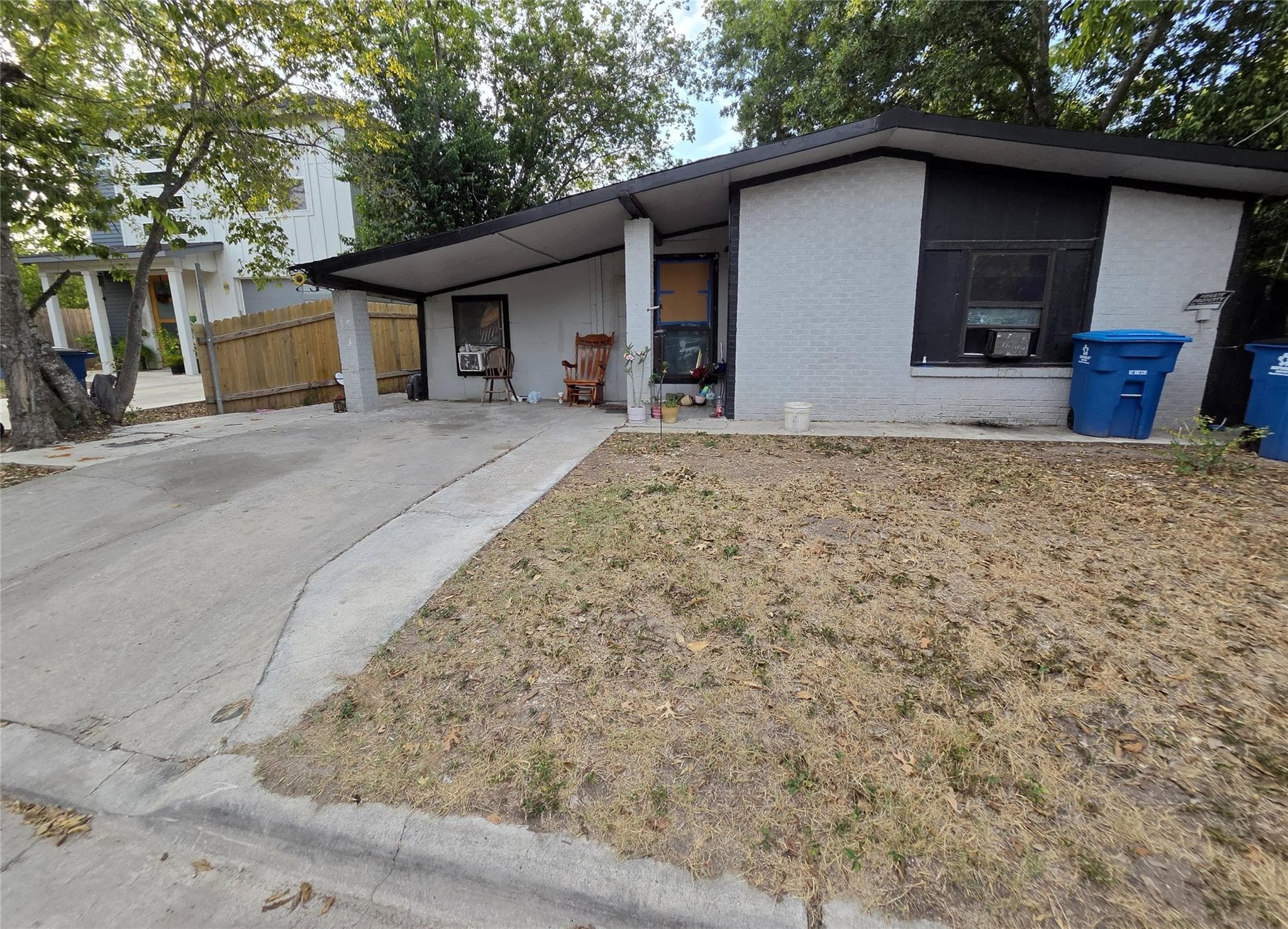 703  Rosewood St