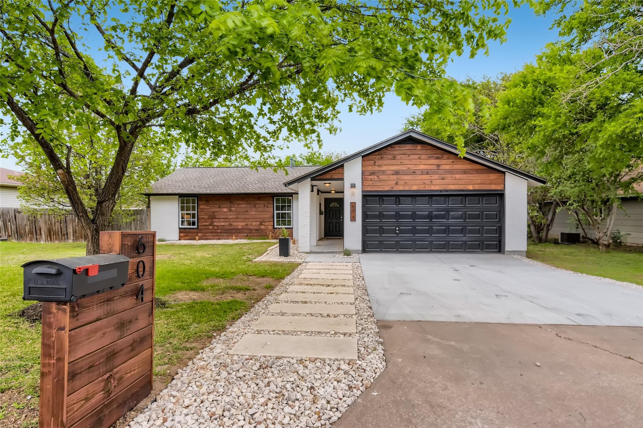 604  Garden Path Dr