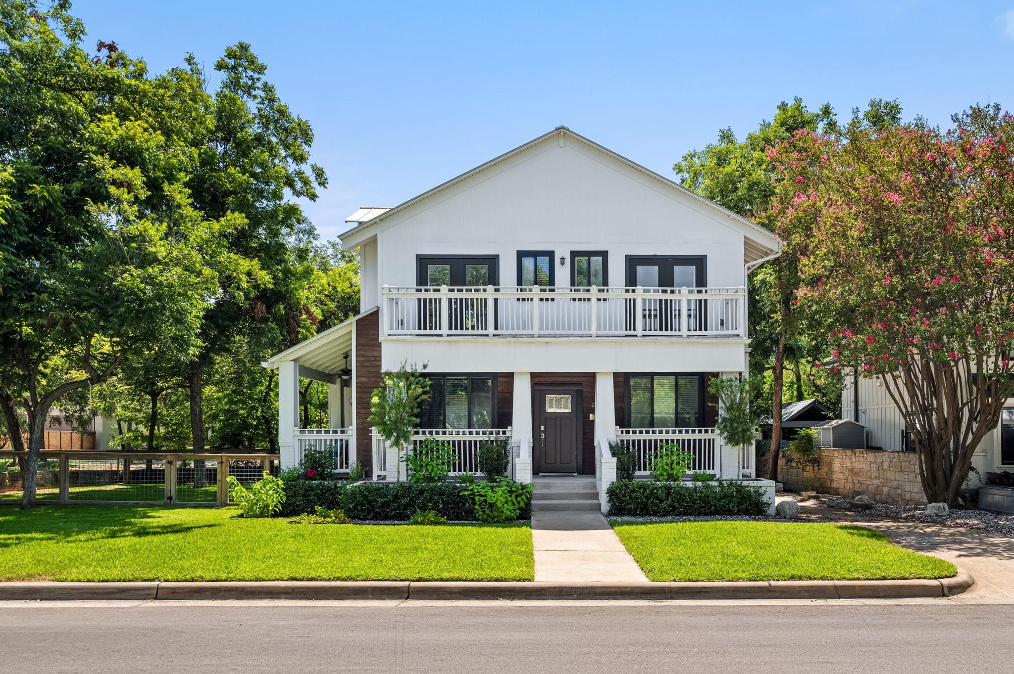 2413  Sharon Ln