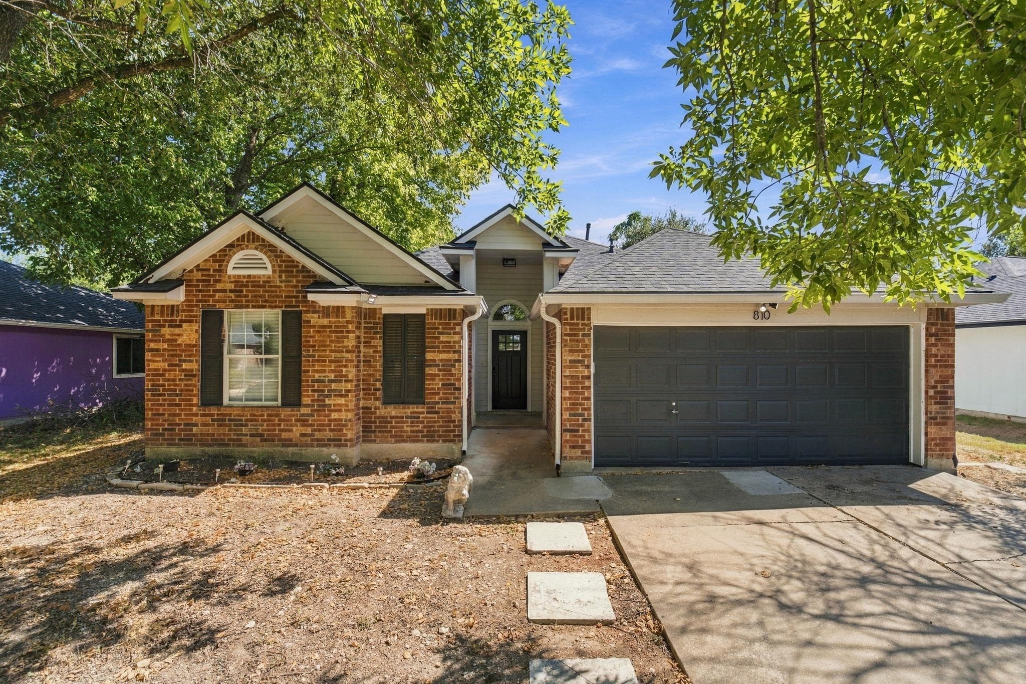 810  Honeysuckle Dr
