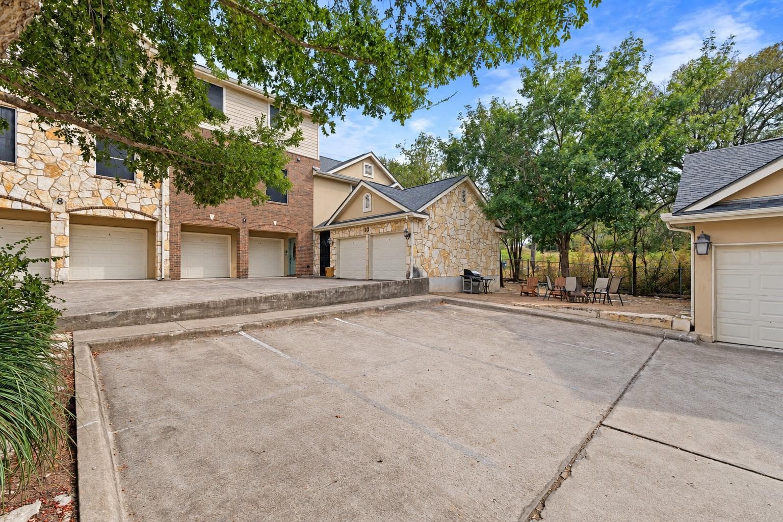 1402  Parker Ln  #3