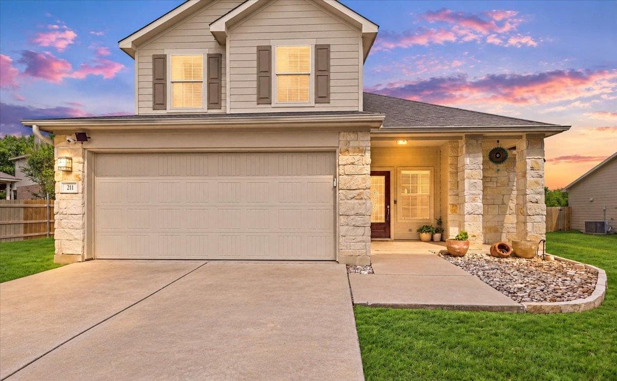 211  Falcon Ln