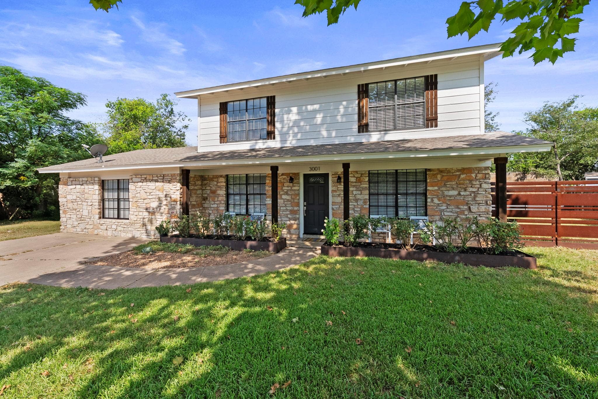 3001  Maplelawn Cir