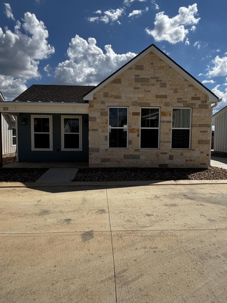 802 S Creek St  #103