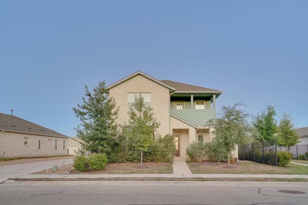9015  Looksee Ln