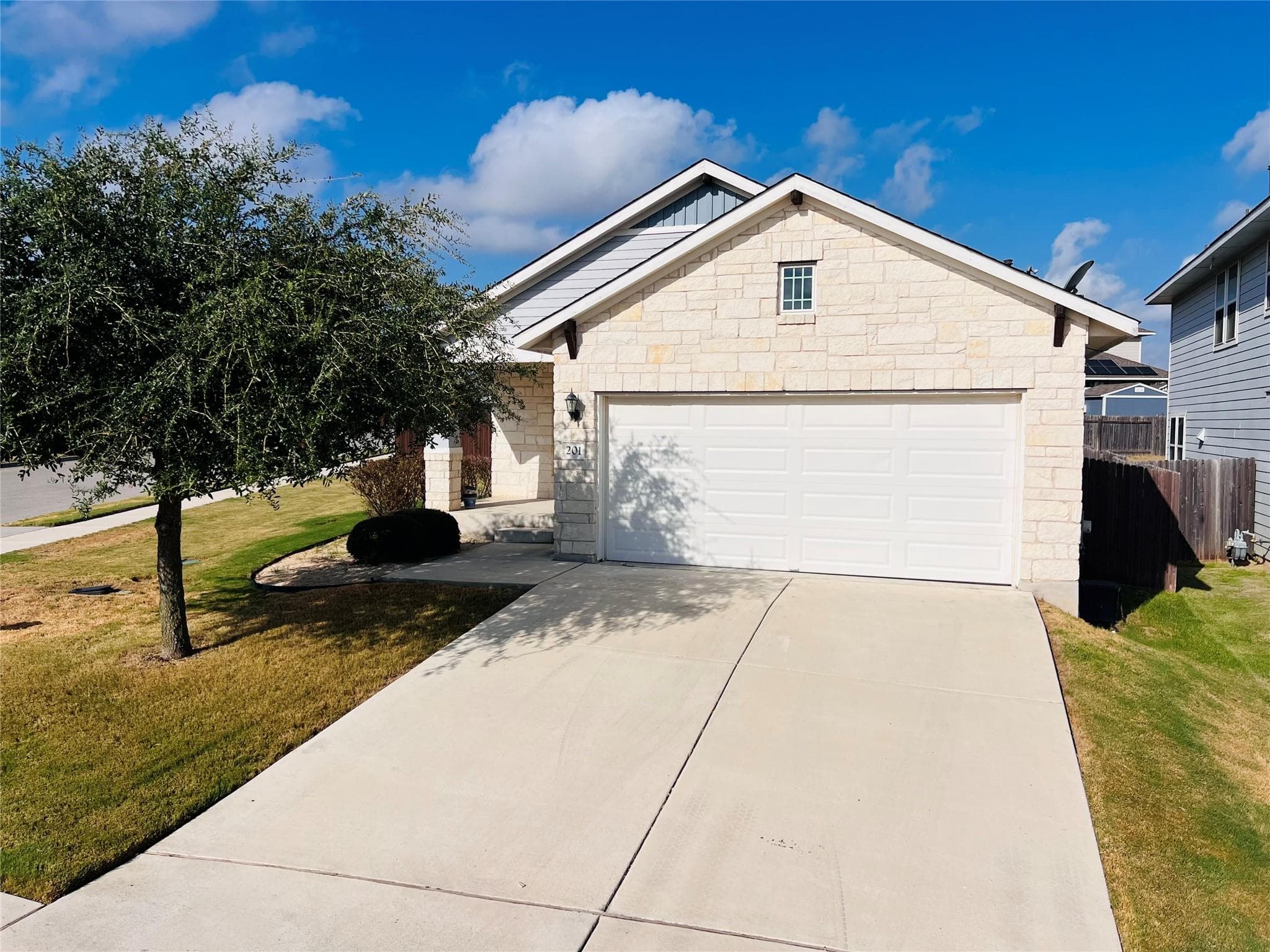 201  Oakstone Dr