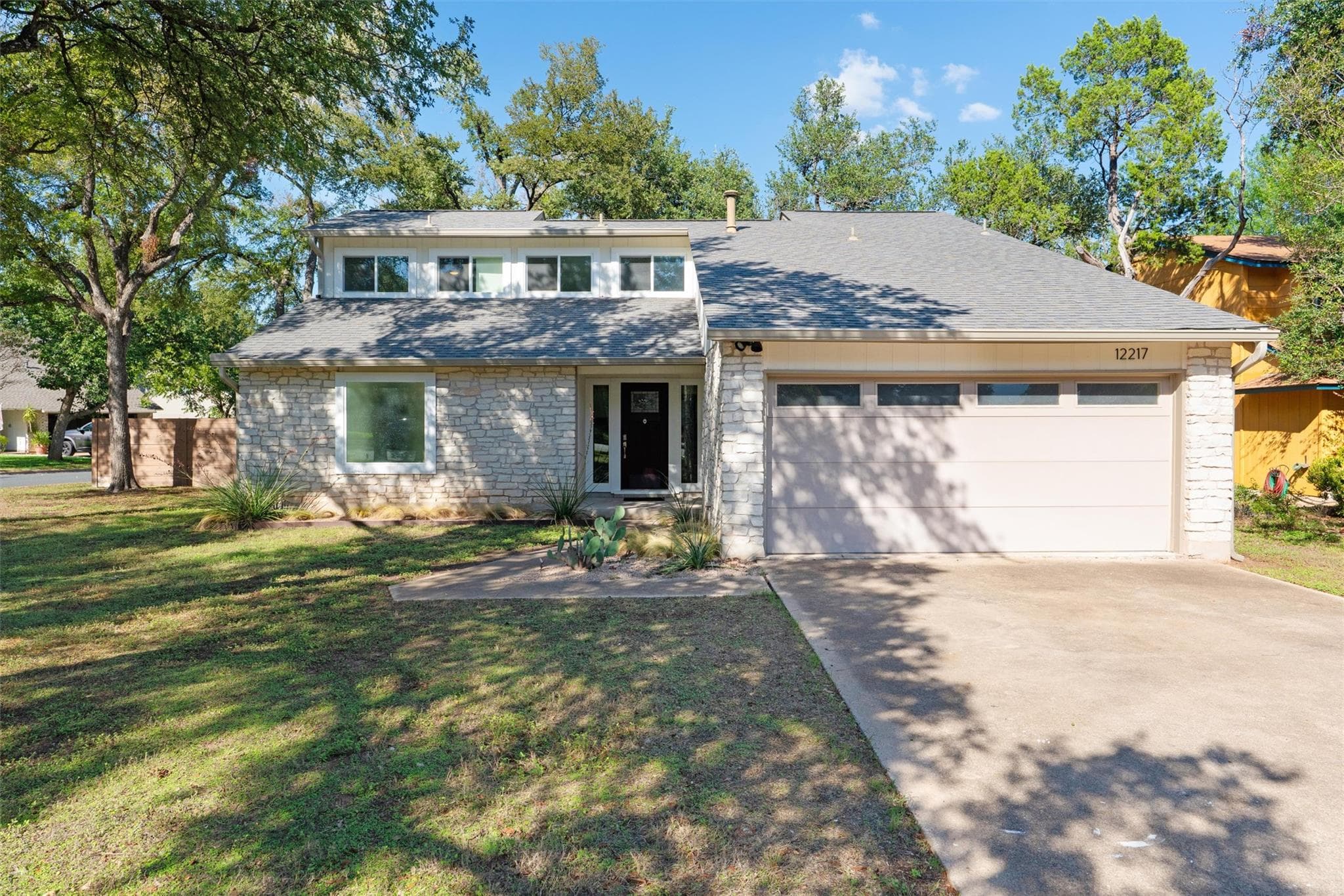 12217  Antoinette Pl