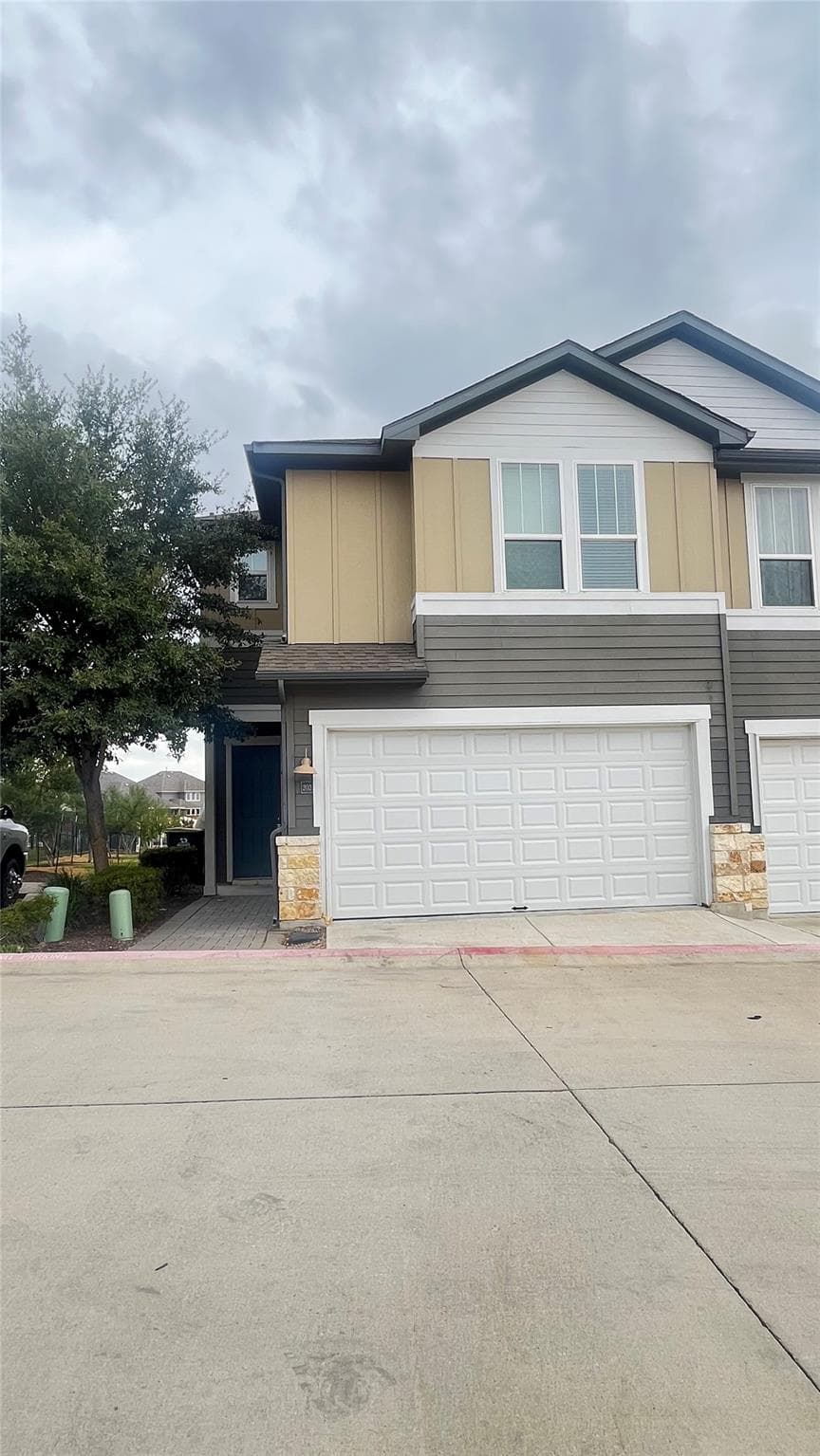 1015  Vista View Dr  #202