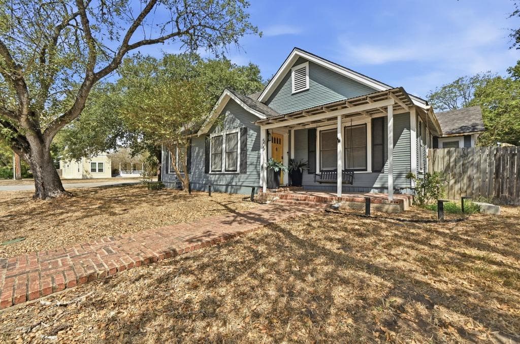 505 E Houston St
