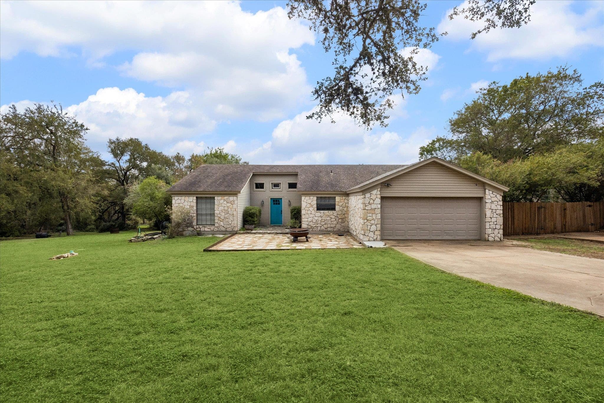 2307  Sparrow Dr