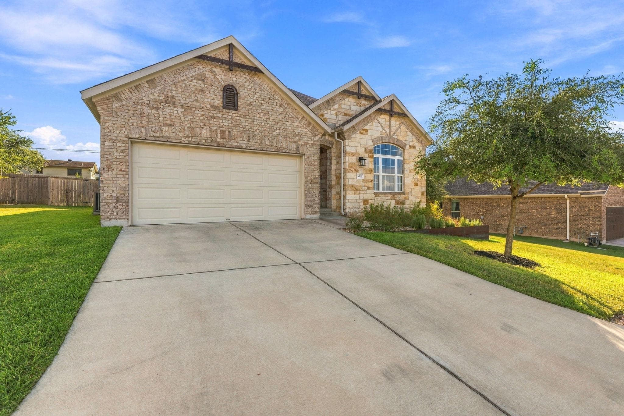 8505  Moccasin Path