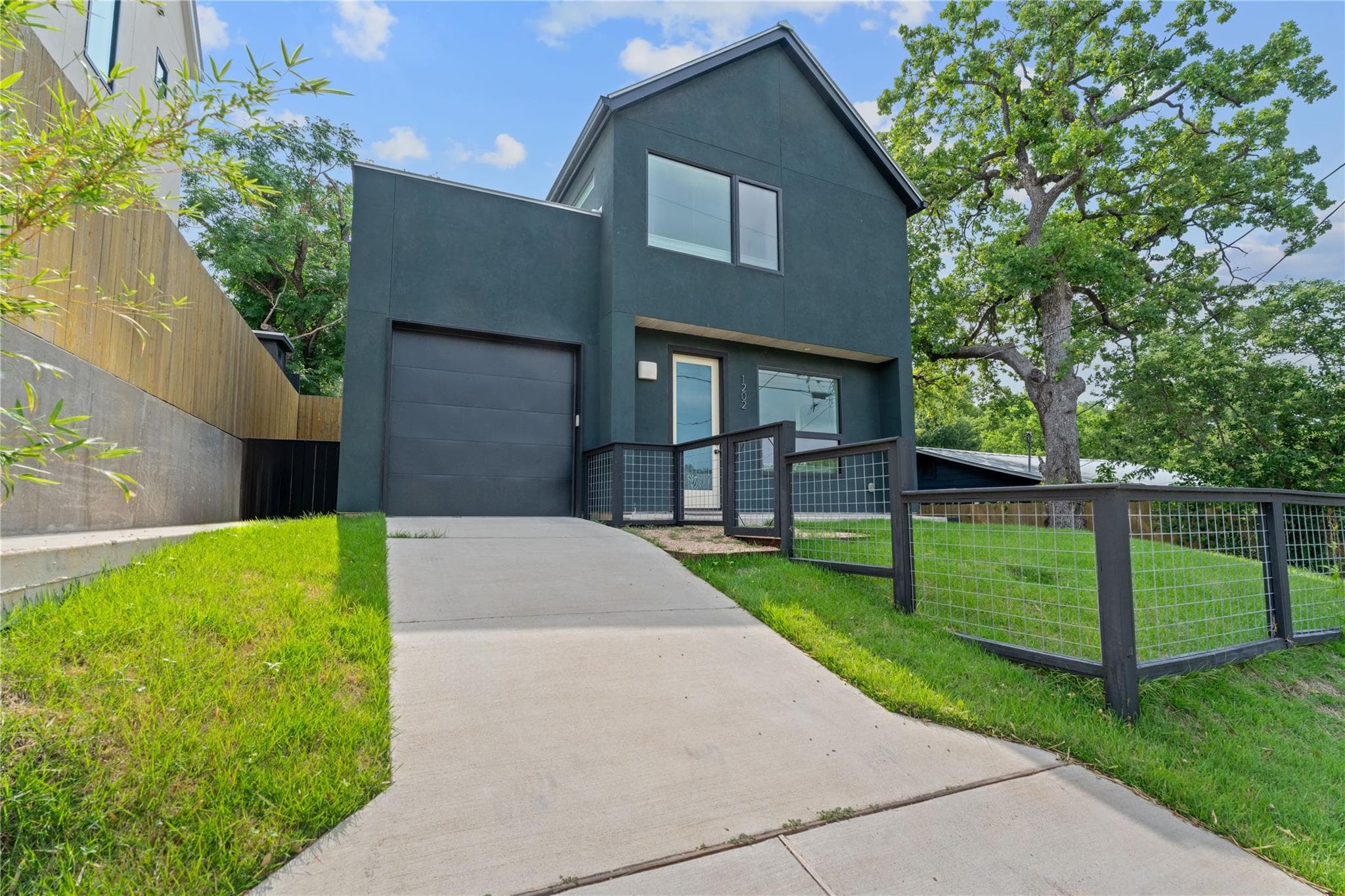1202  Greenwood Ave