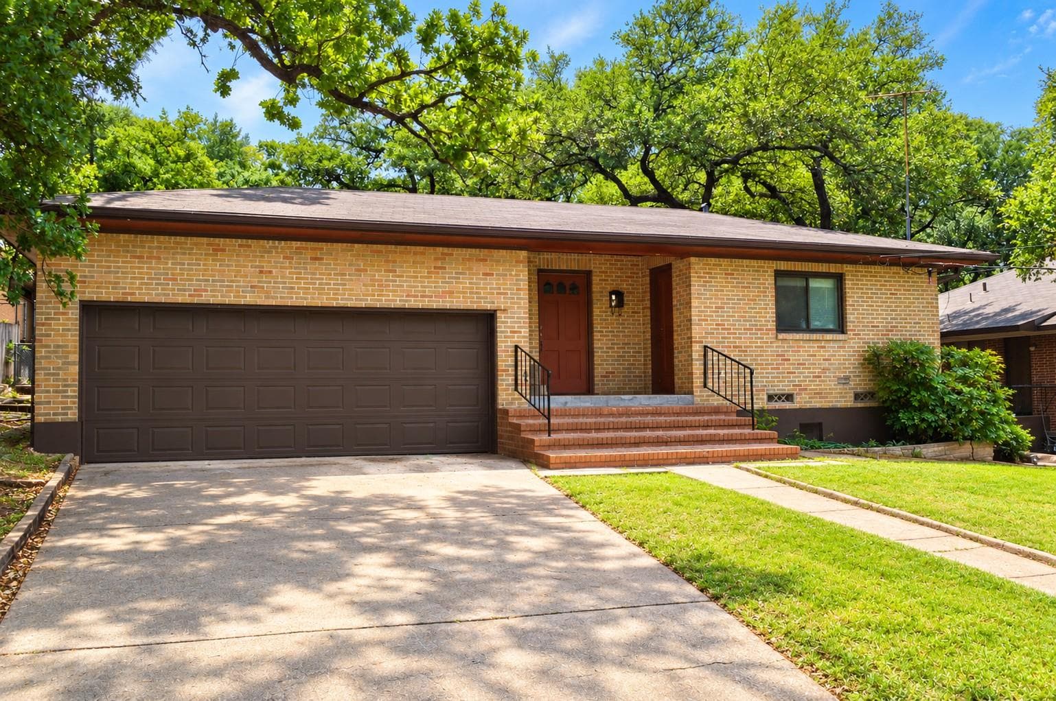 919  Keith Ln