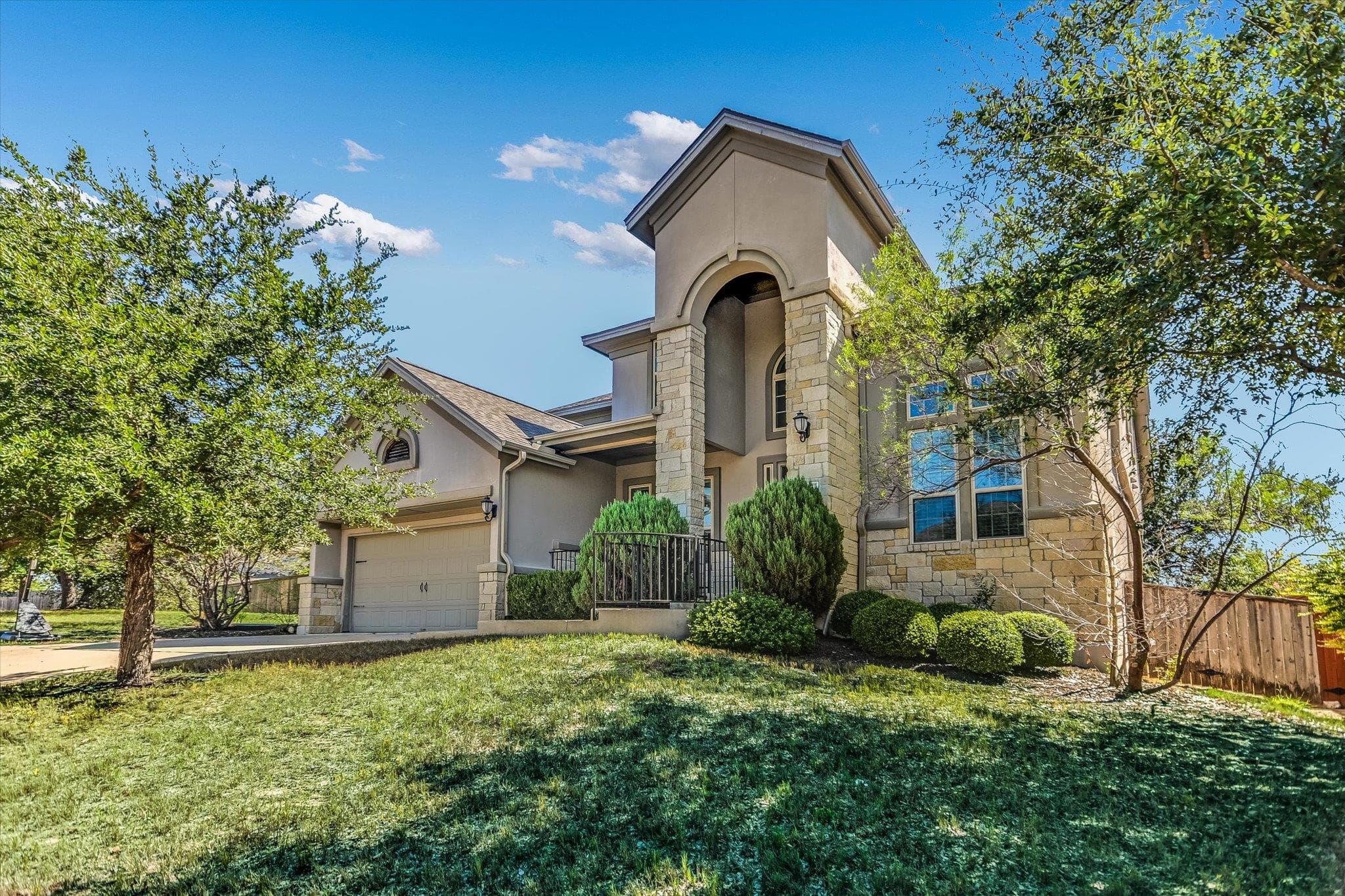 2112  Peoria Dr