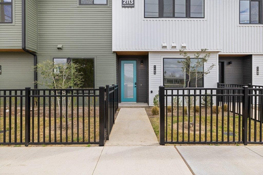 2113  EM Franklin Ave  #89