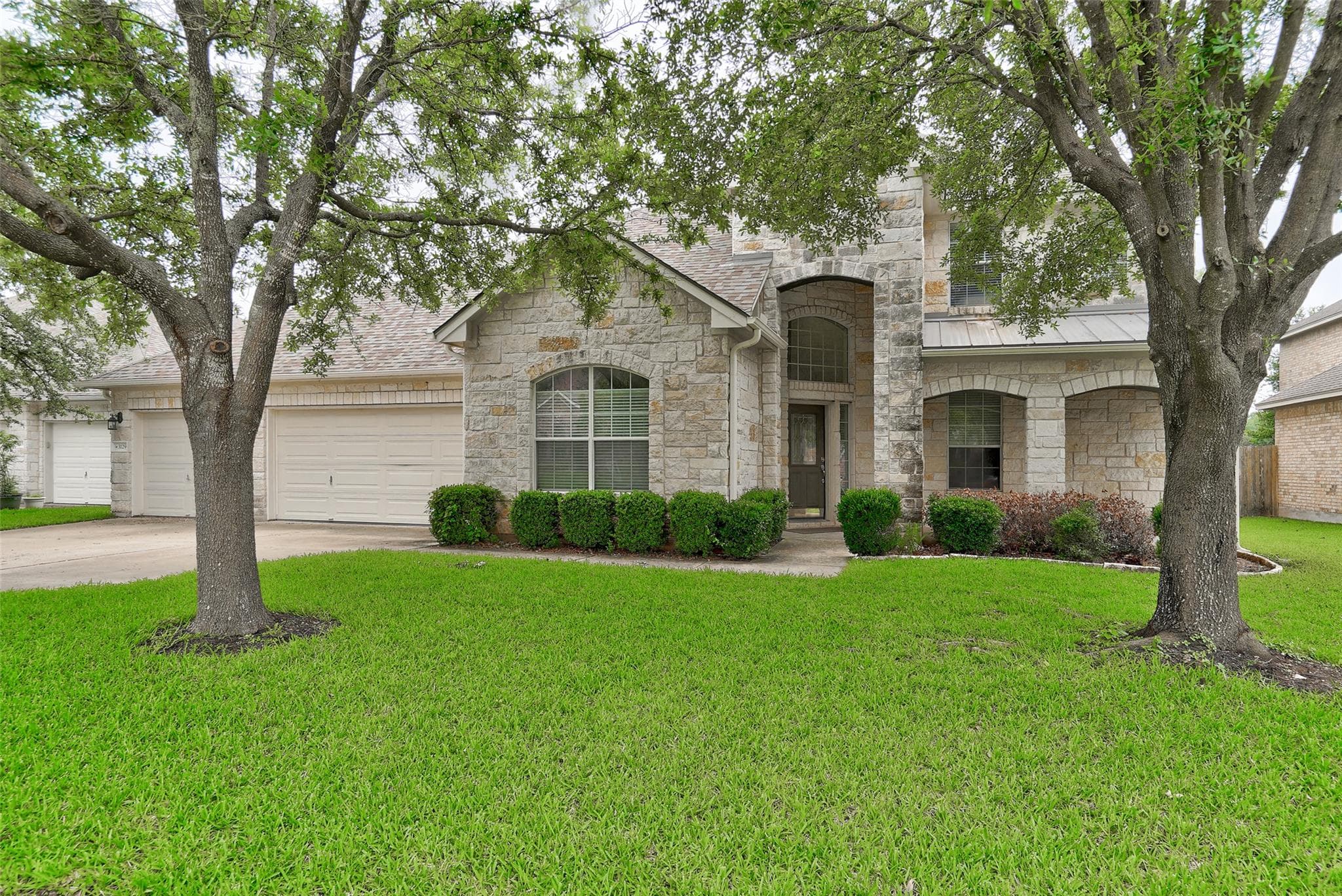 3129  Goldenoak Cir