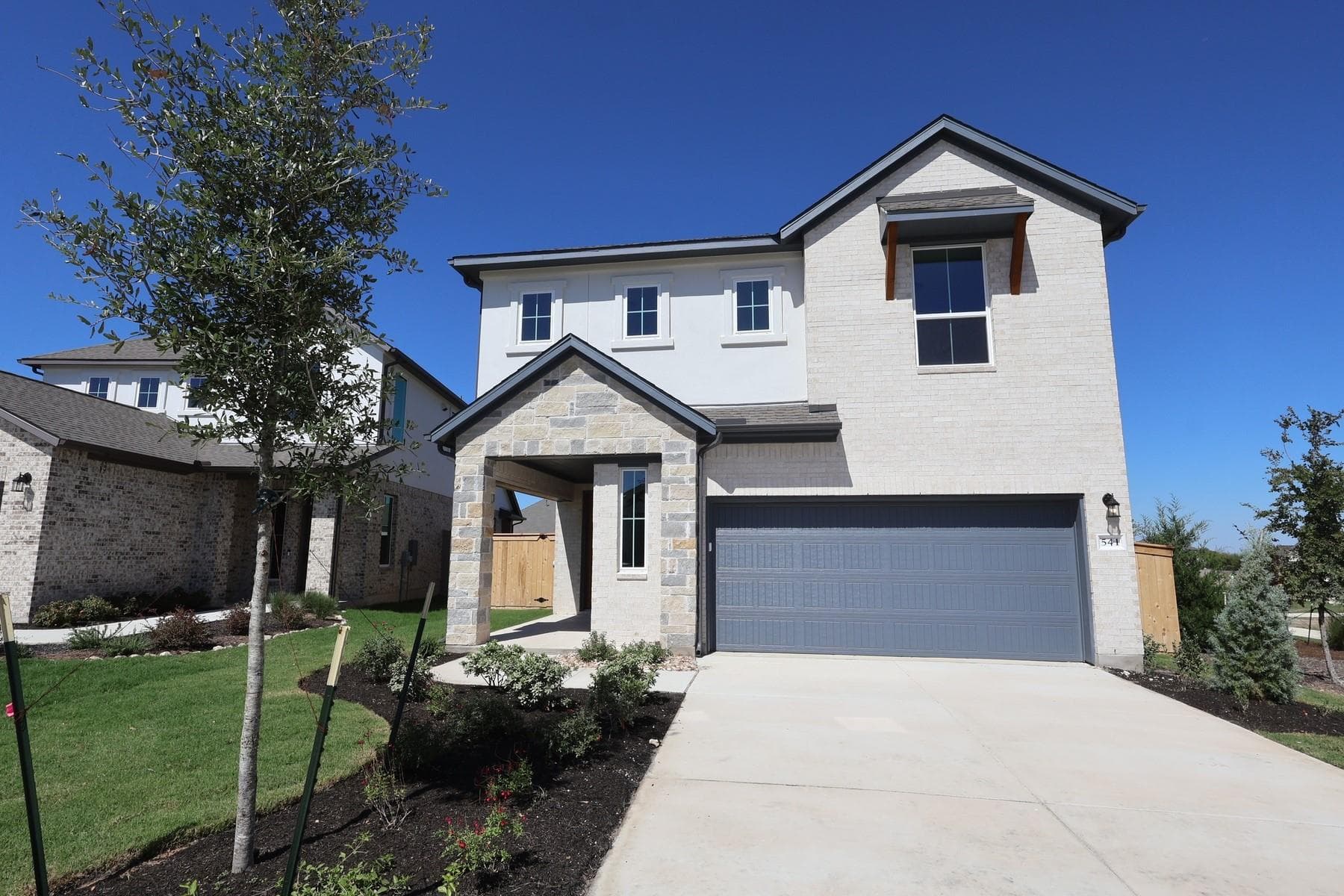 541  Bloomington Loop None