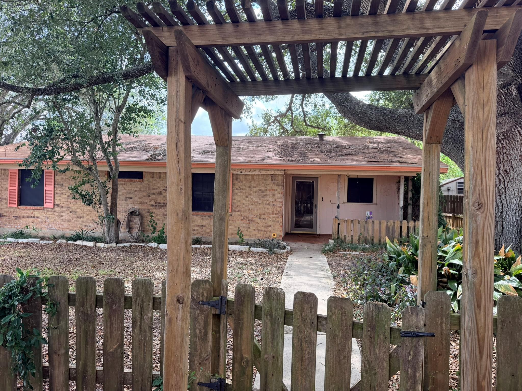 220  Parkview Dr