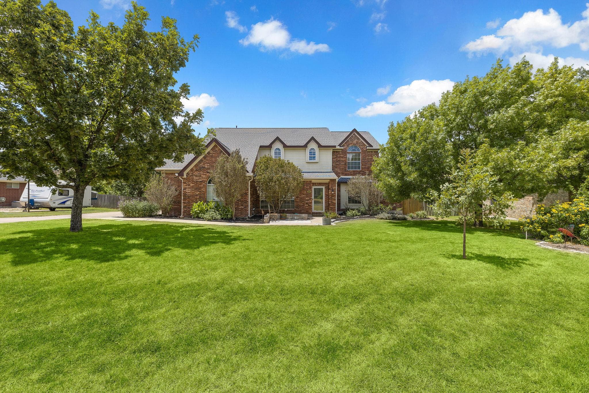 1216  Meadowild Dr