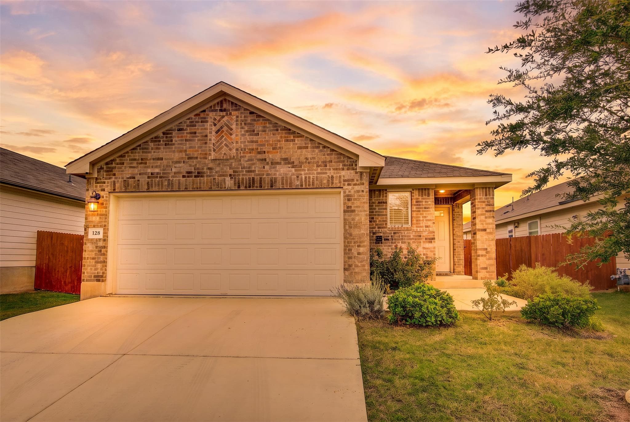 128 Outlaw Dr