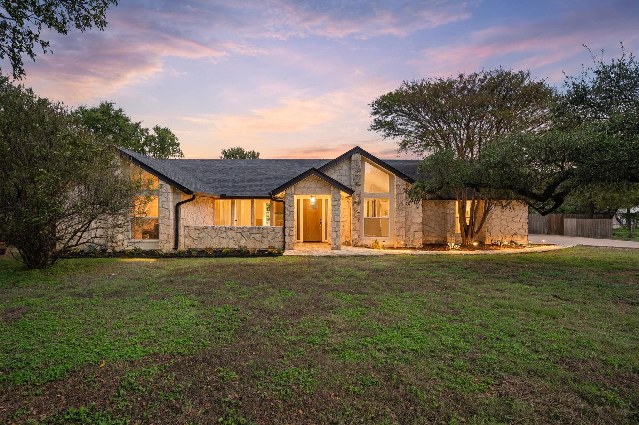 509 W Esparada Dr
