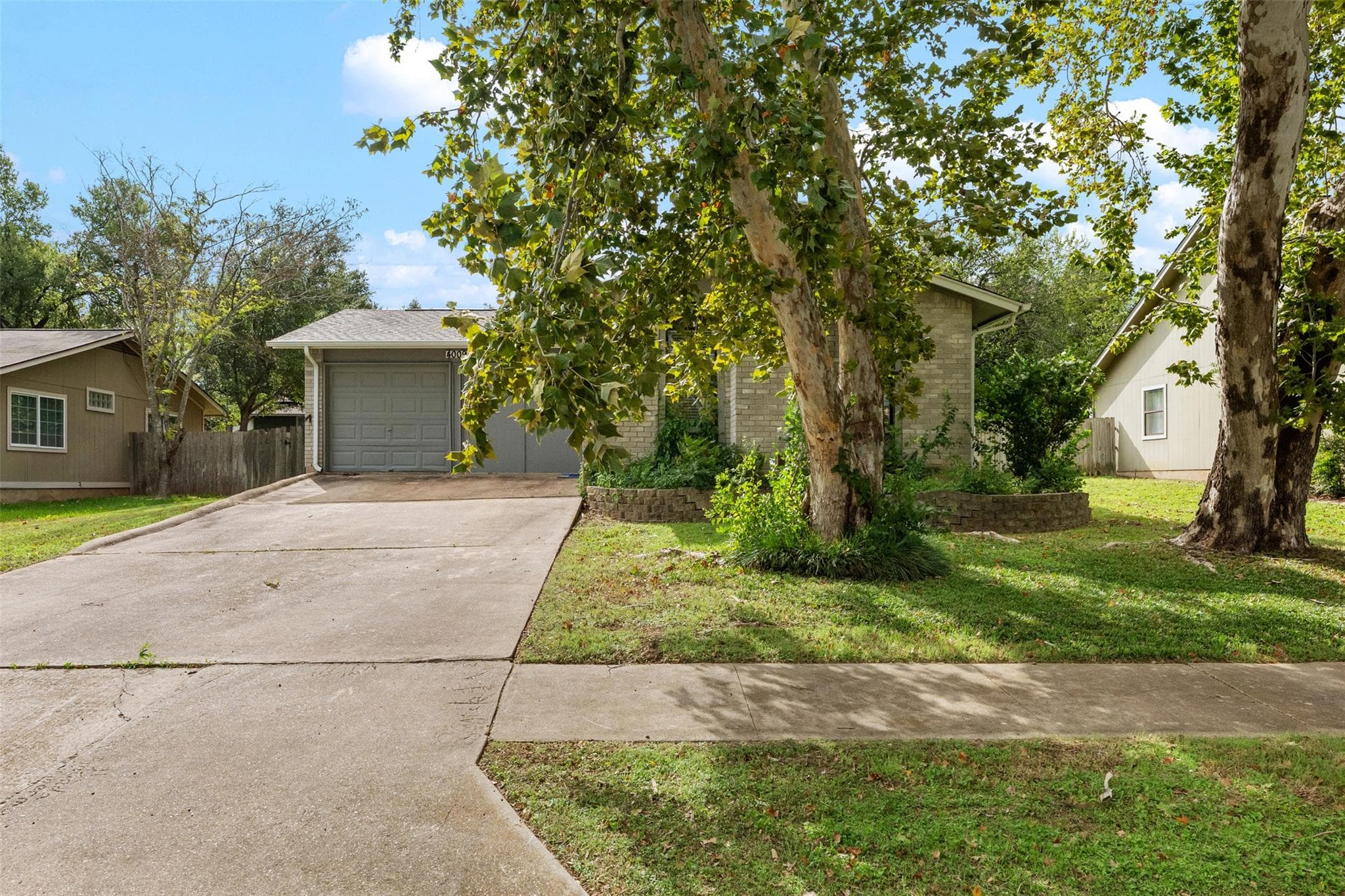 4009  Hillside Dr