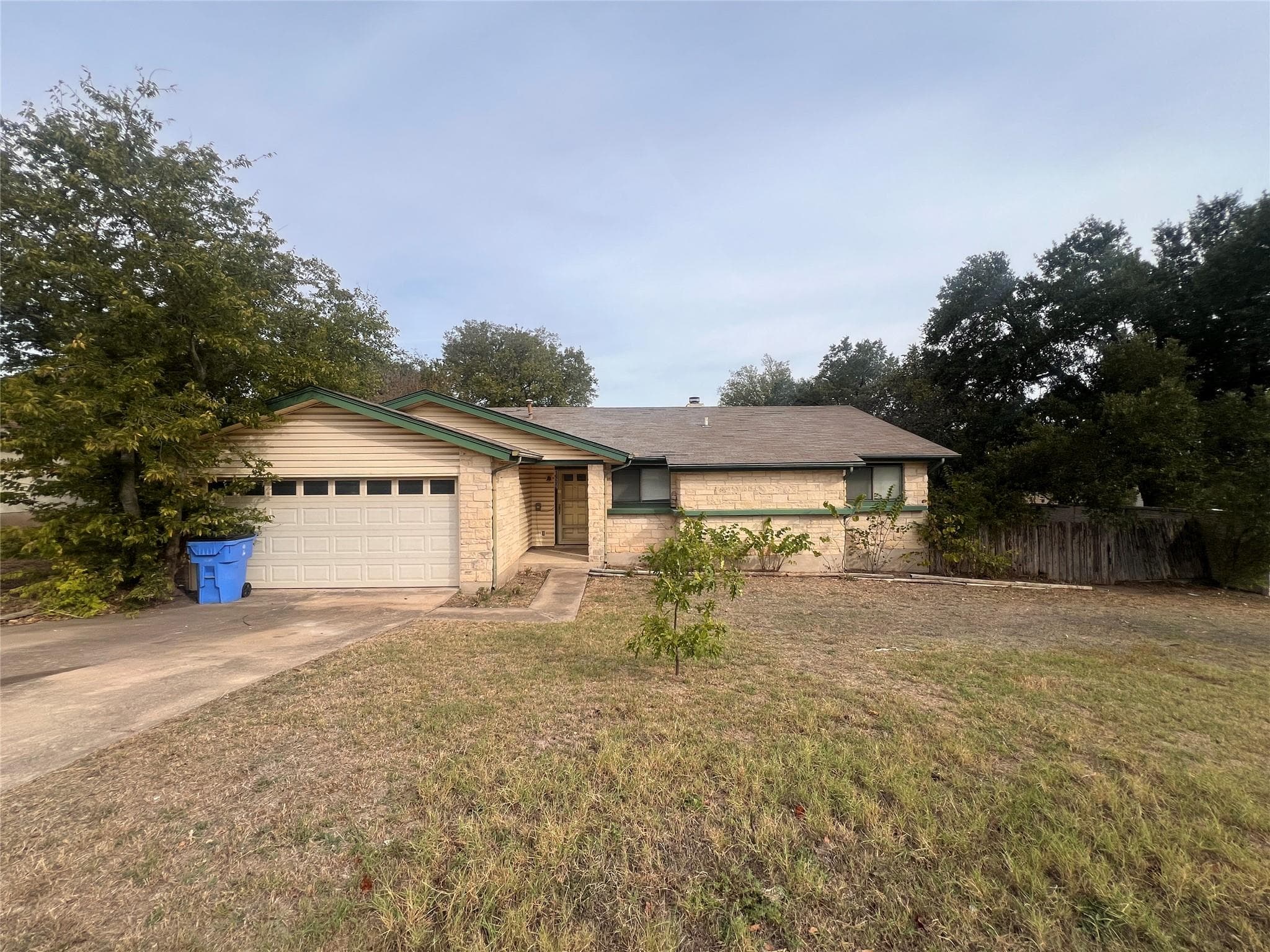 1900  Klattenhoff Dr