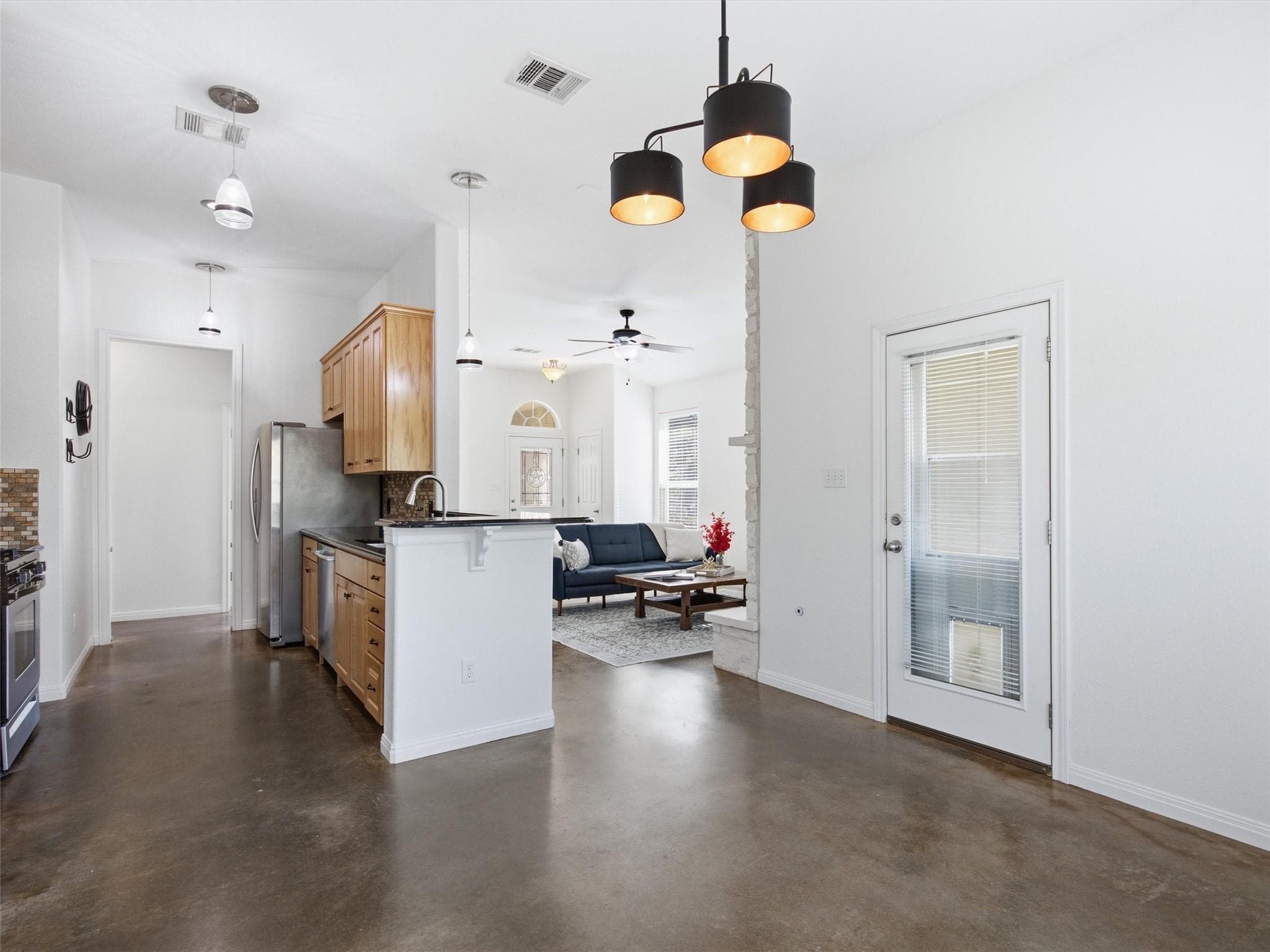105  Comanche Dr