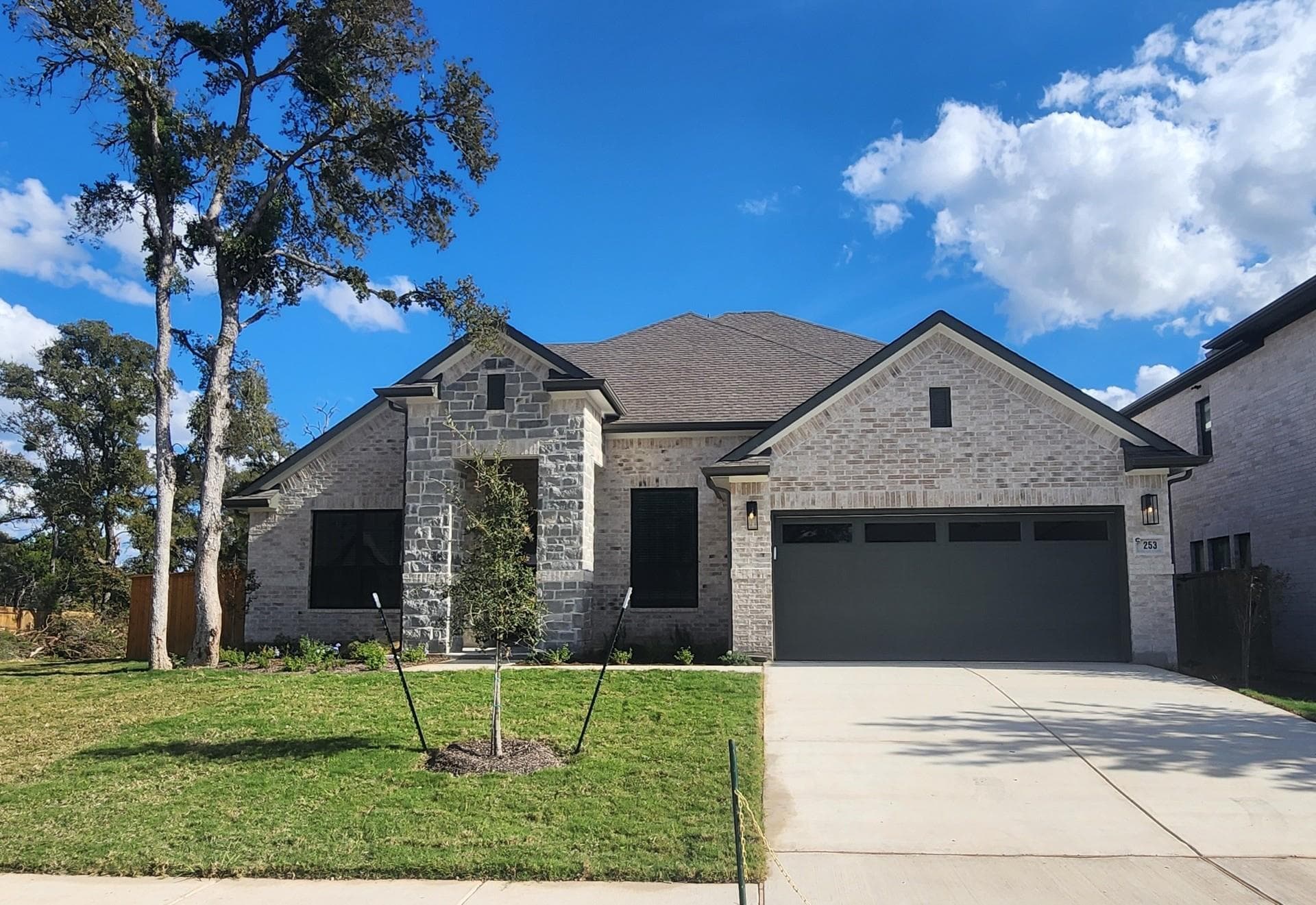 253  Lily Pad Ln
