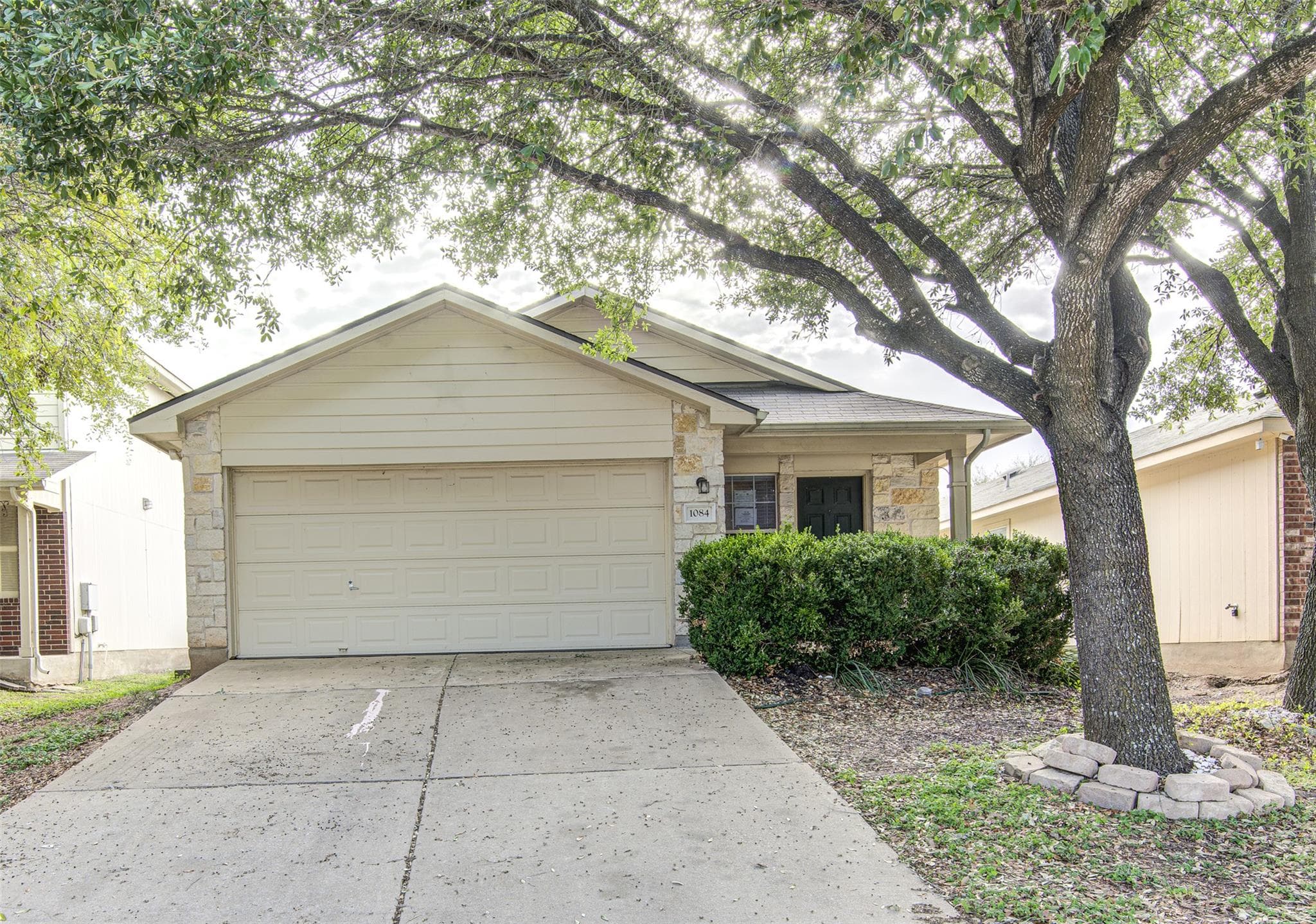 1084  Shadow Creek Blvd
