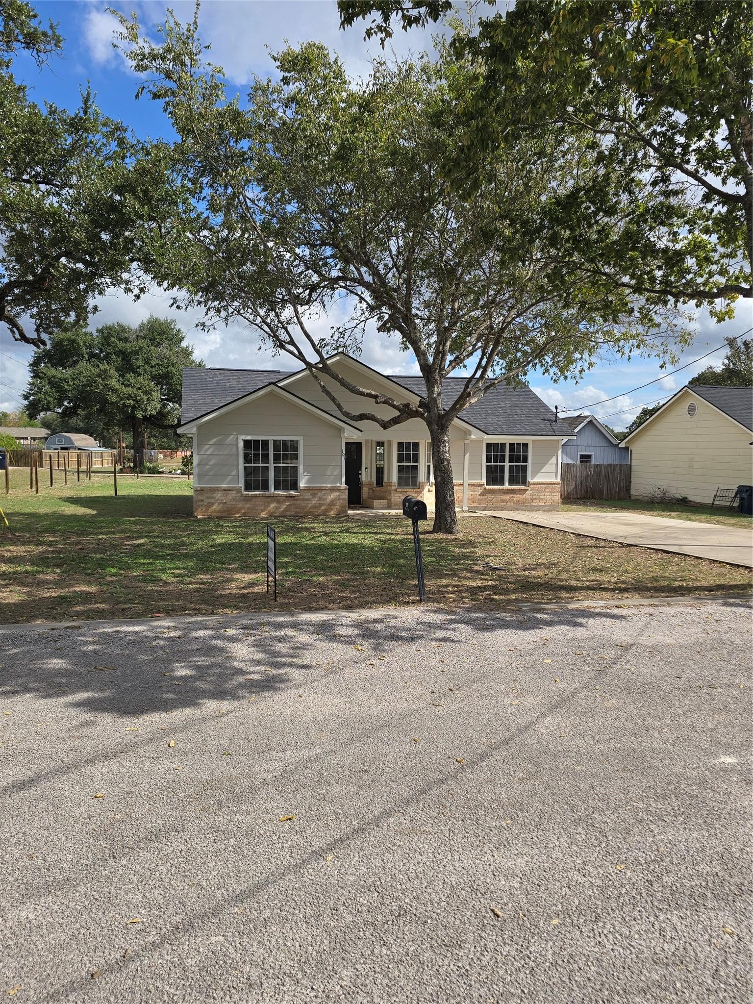 101  Live Oak Cir