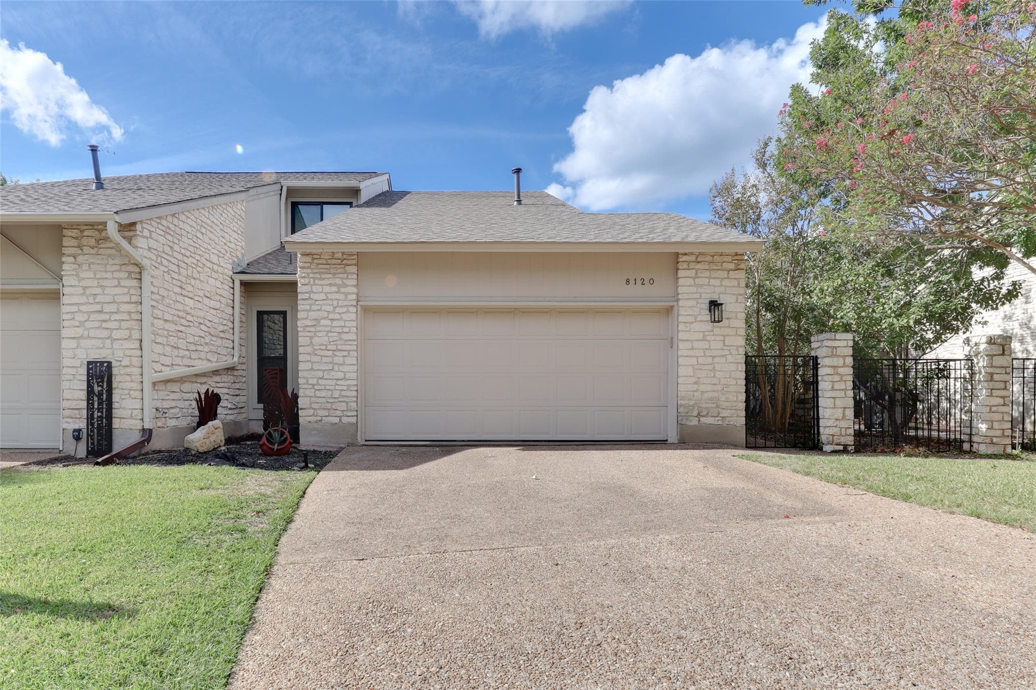 8120  Meandering Way