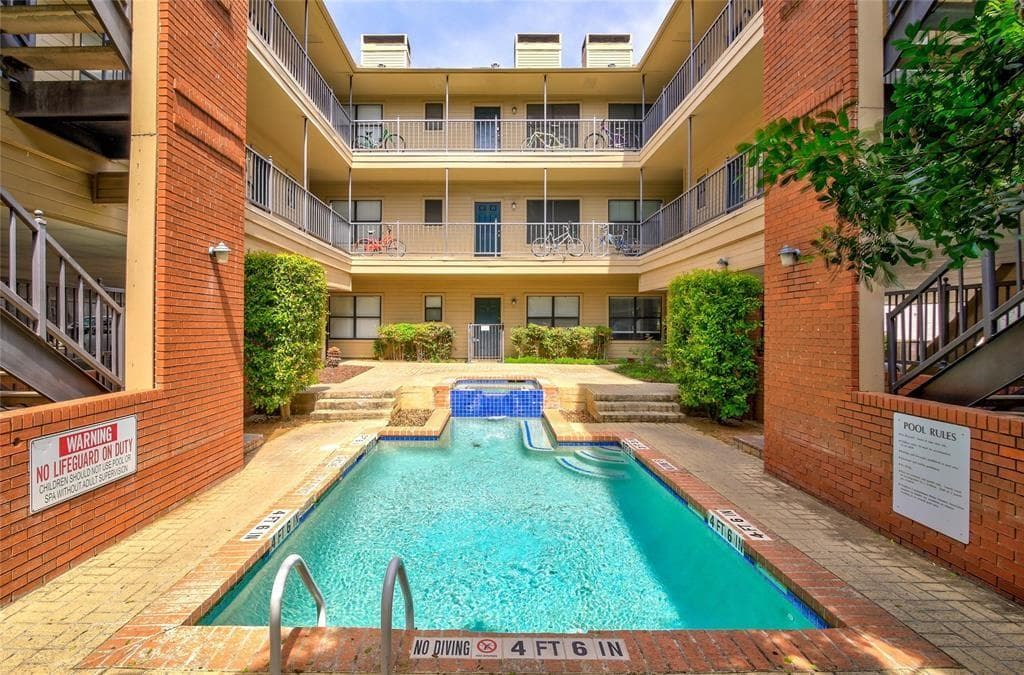 106 E 30th St #208