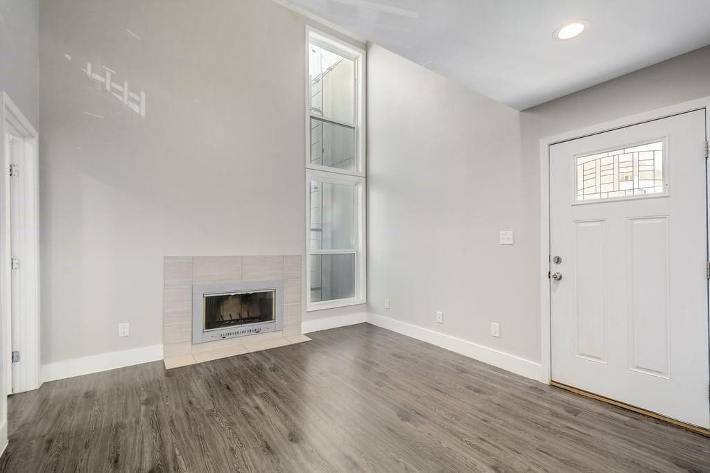 935 La Posada Dr #212