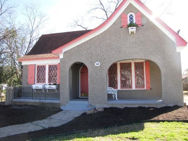 310 W University Ave #2