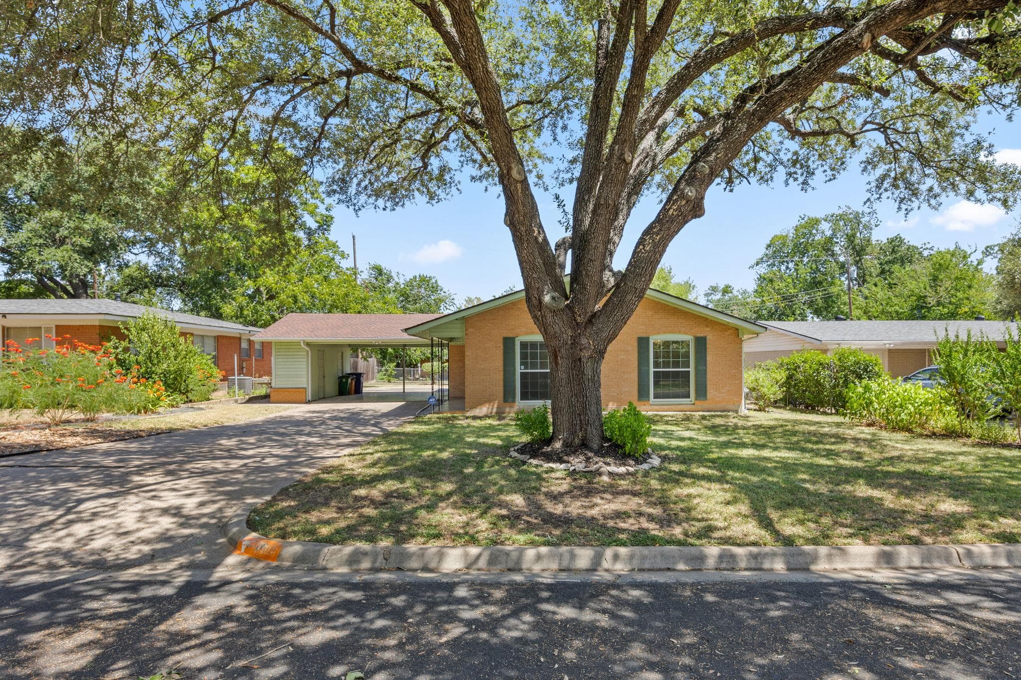 1702 Ridgemont Dr