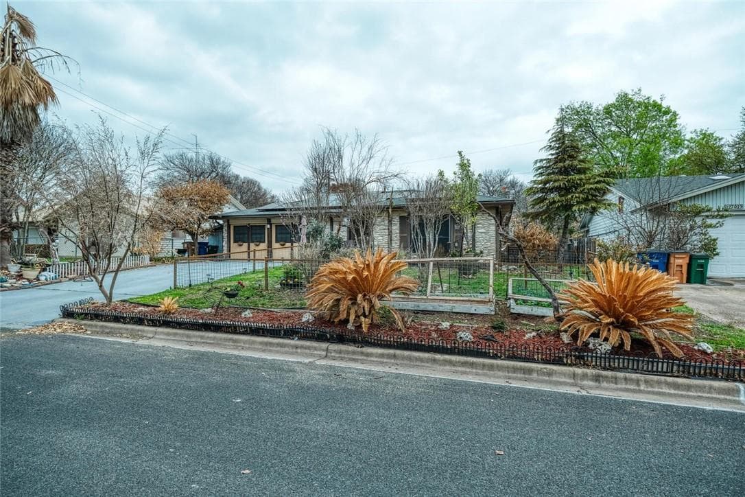 2704 Clarkdale Ln