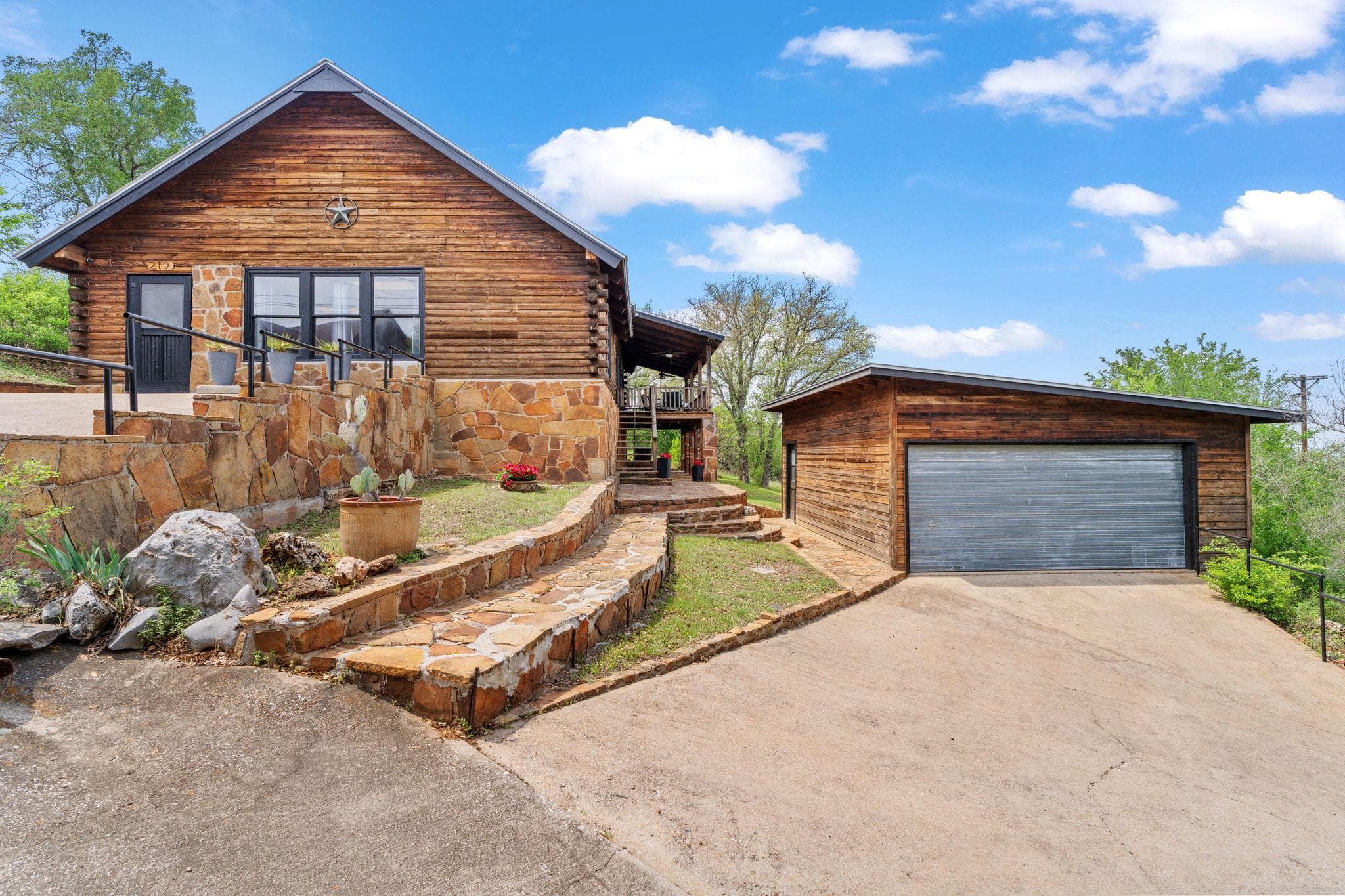 210 Circle Dr