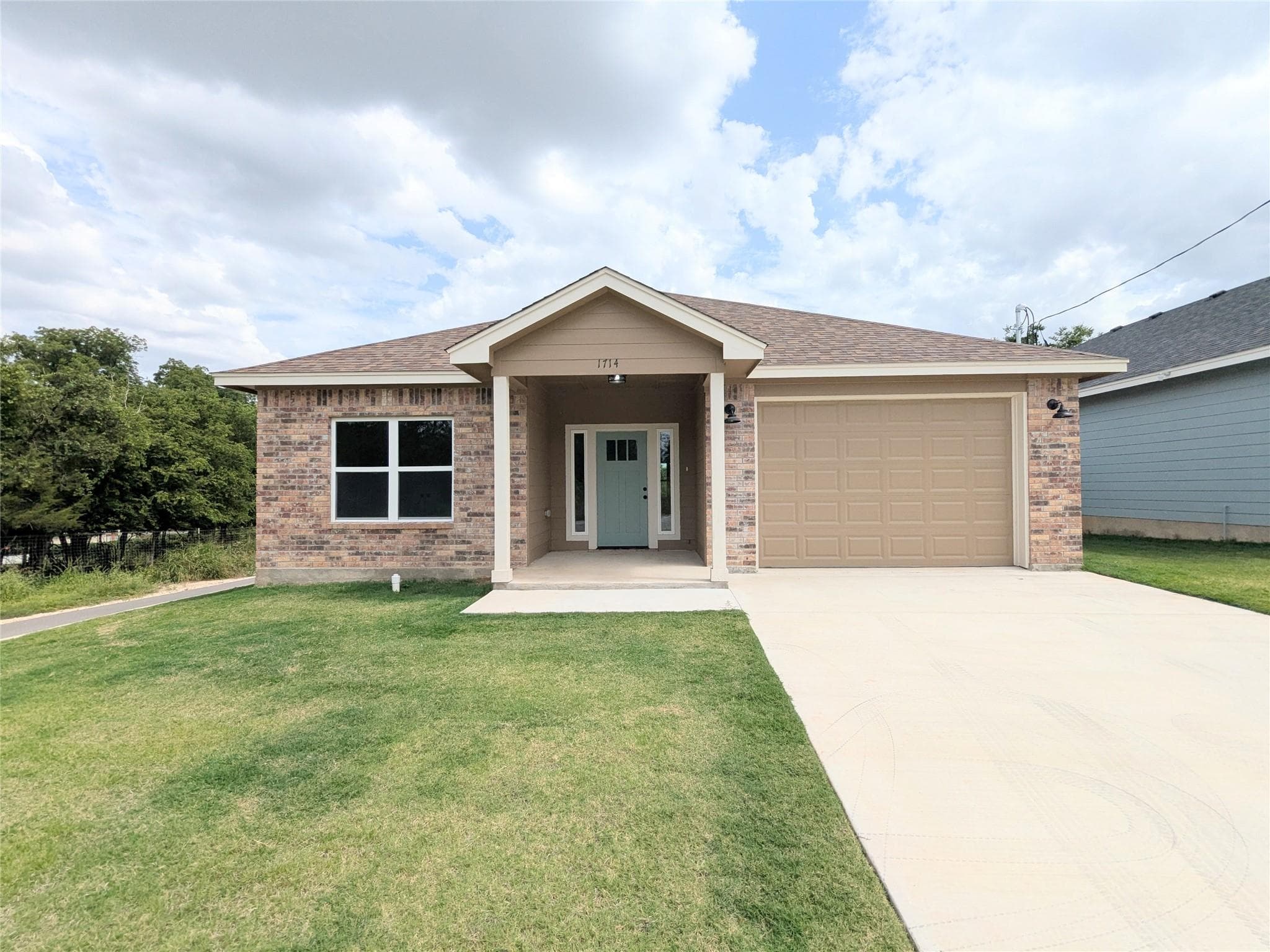 1714 E Avenue G None