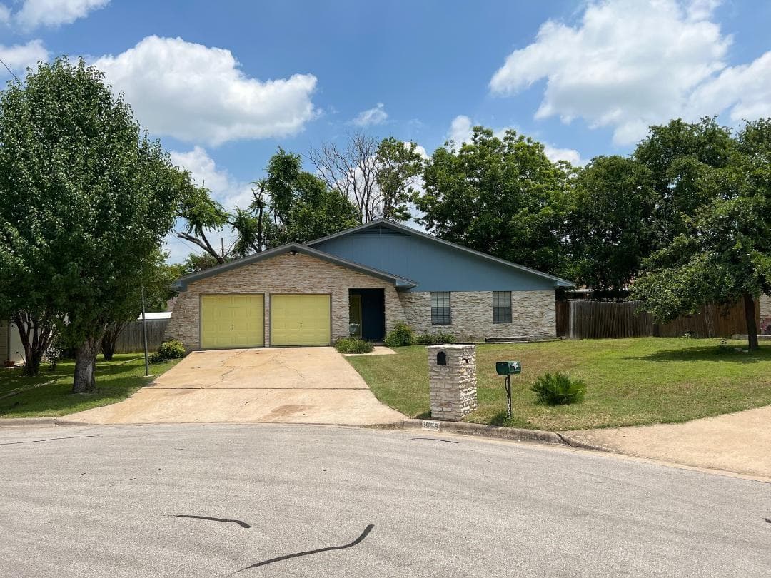 1009 Whispering Dr