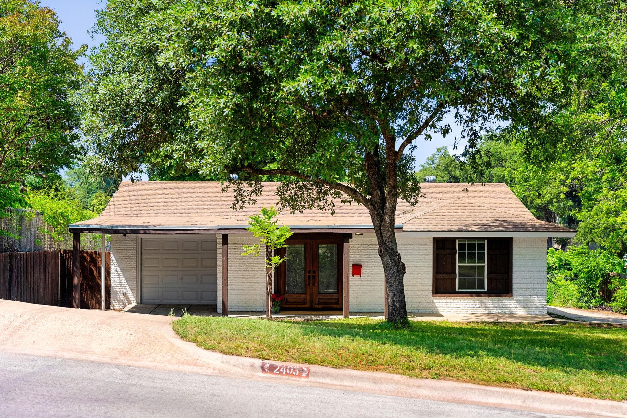 2403 Little John Ln