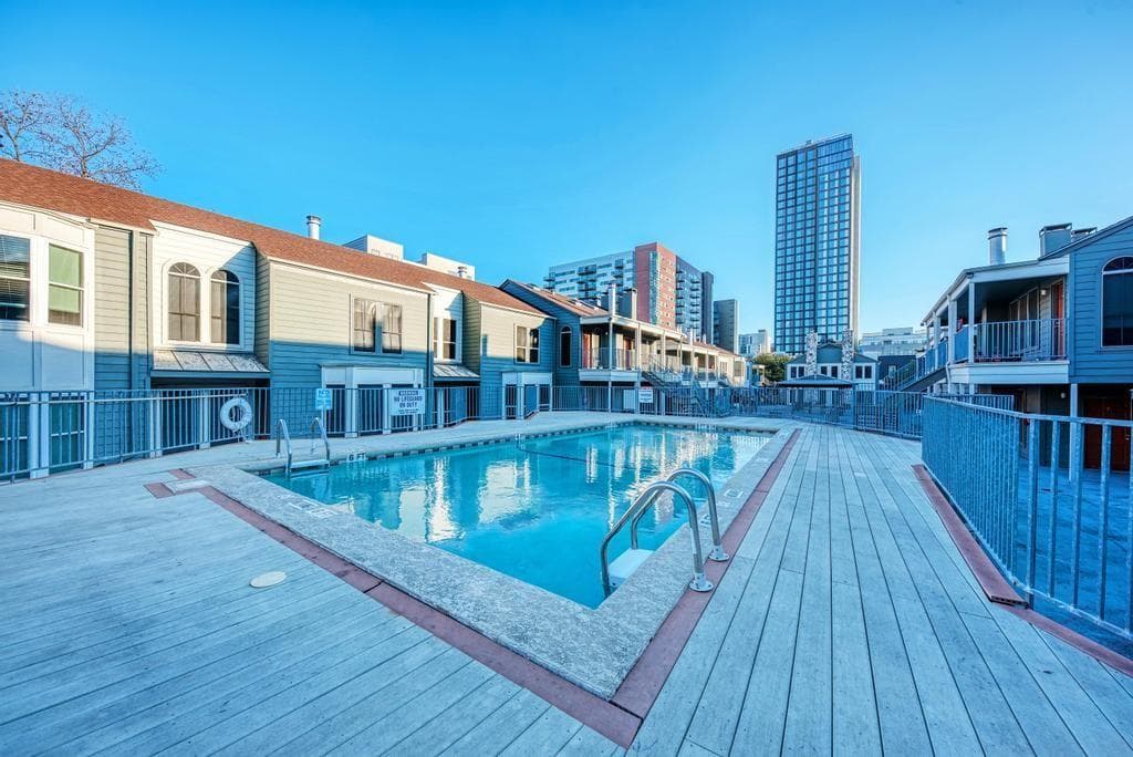 2529 Rio Grande St #63