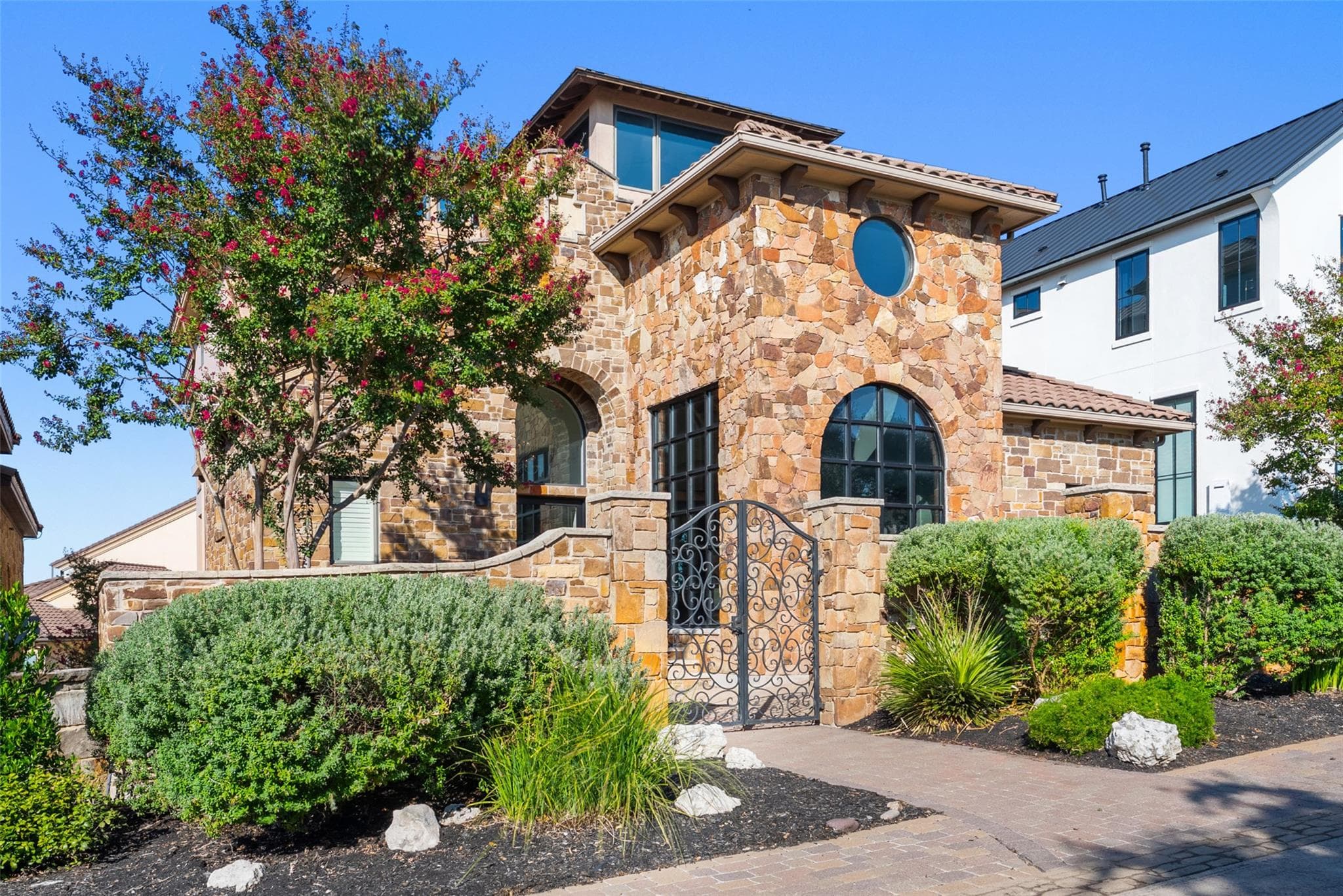 7025 Cielo Azul Pass