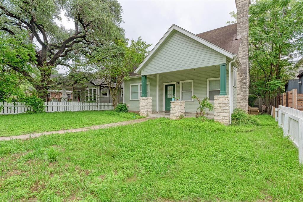 1205 W 22 1/2 St