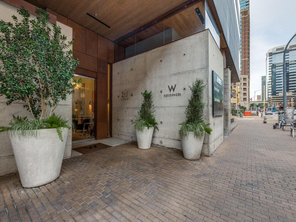 210 Lavaca St #1801