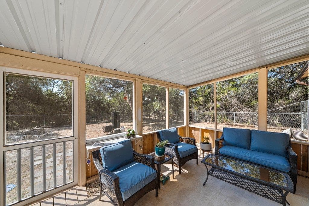 1369 Lakeview Dr