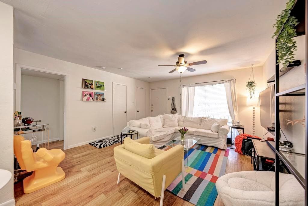 2207 Leon St #109a