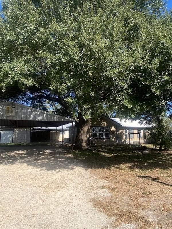 214 S Hackberry Ave