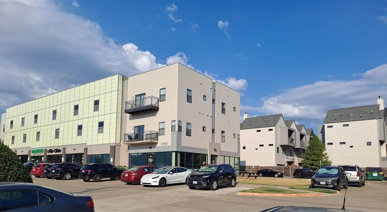 6000 S Congress Ave #Courtyard