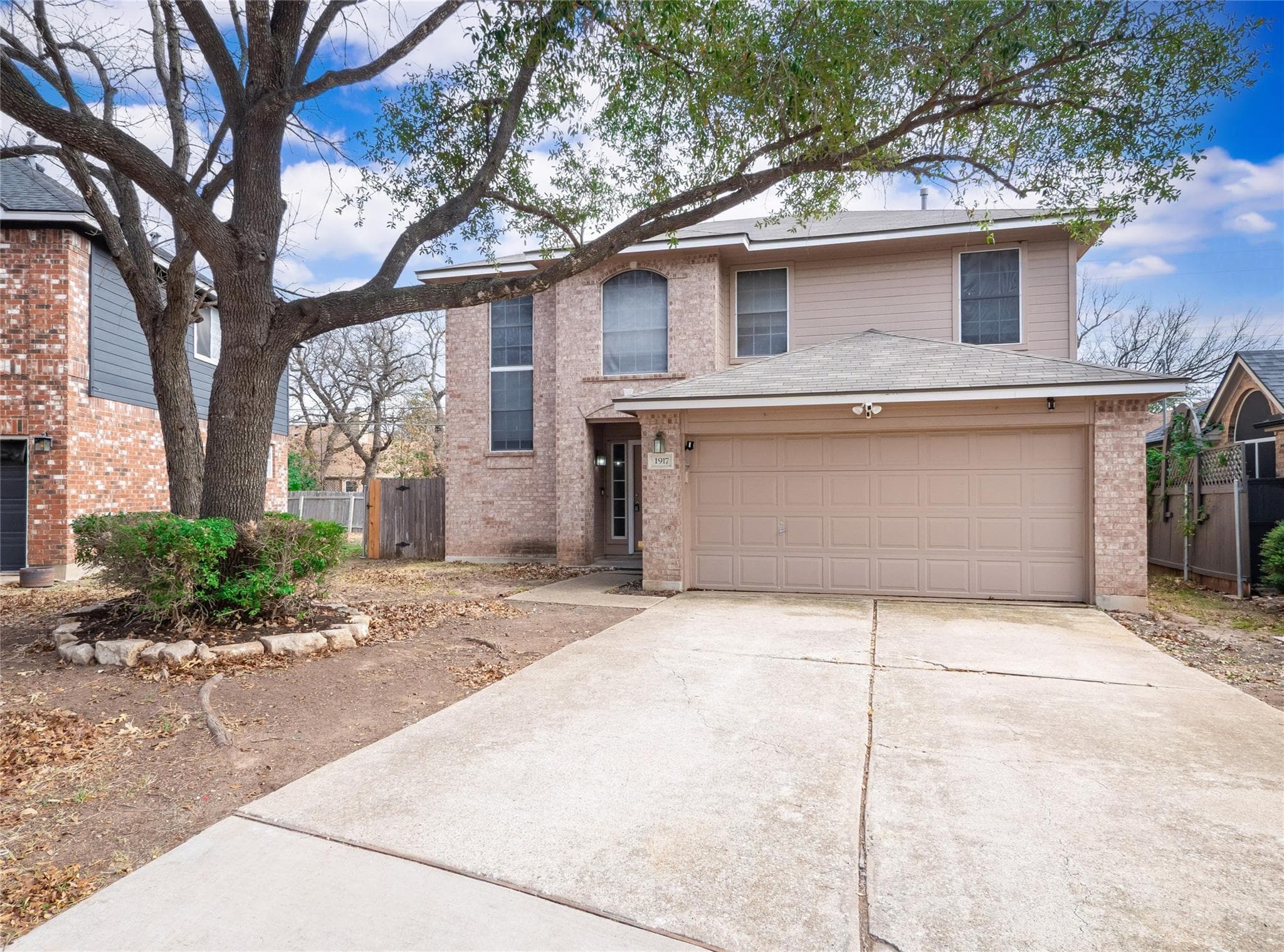 1917 White Oak Cir
